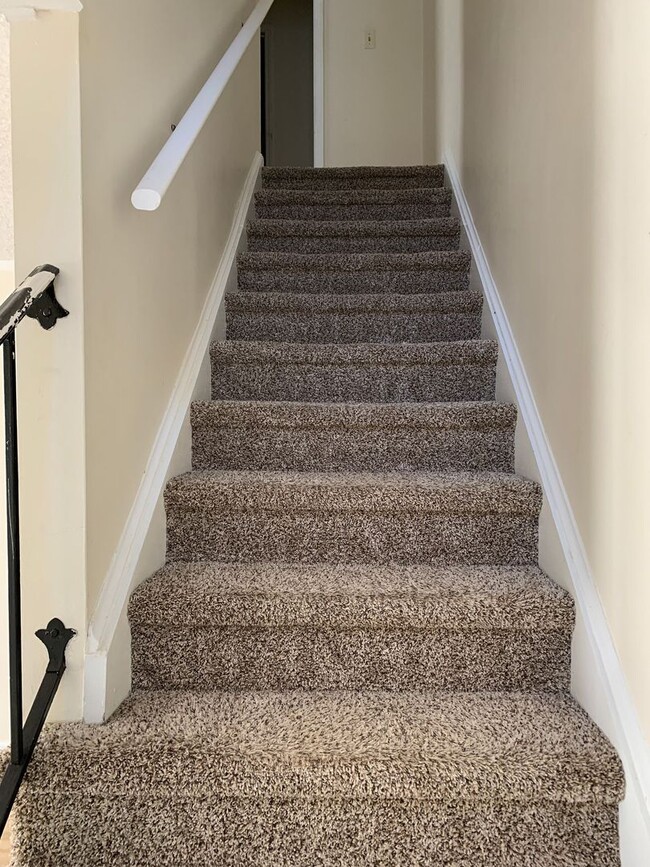 Building Photo - 2-Bedroom, 1.5-Bath town house