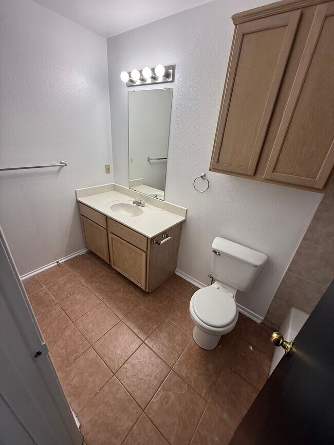 Building Photo - JAMES2812-14