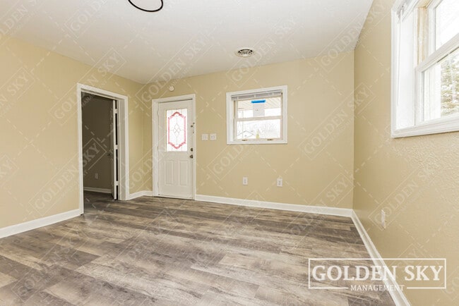 Building Photo - 2109 S Hoyt Ave