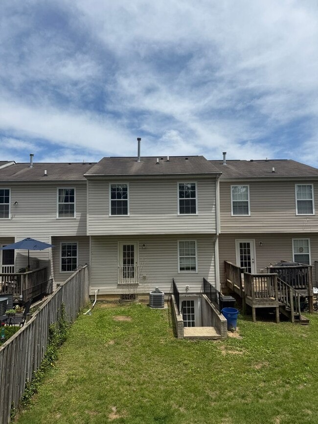 Building Photo - Updated 3-Bedroom Townhome in Aberdeen