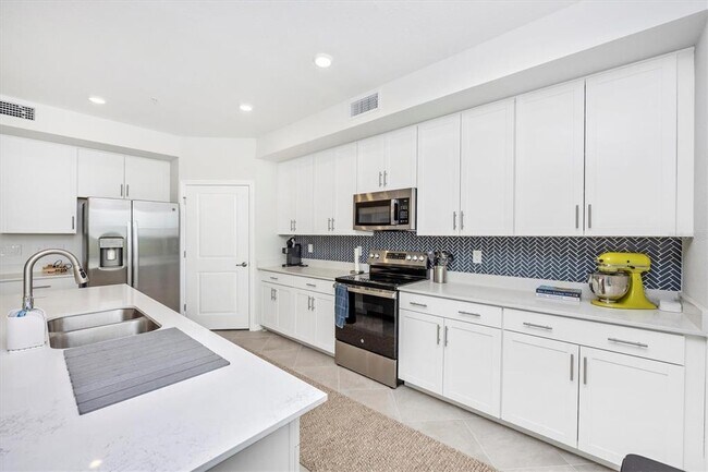 Building Photo - 12640 Radiance Ct