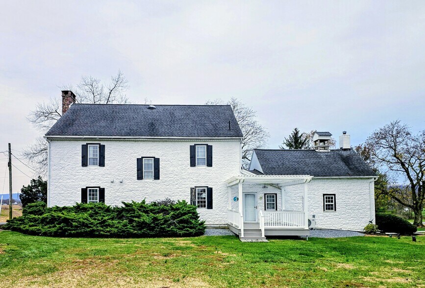 Building Photo - 105 S Windy Mansion Rd