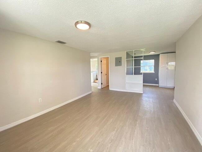 Building Photo - 502 Dunbar Ave