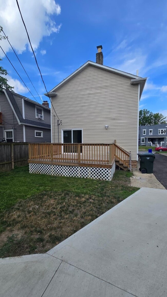 Building Photo - 1156 S Champion Ave