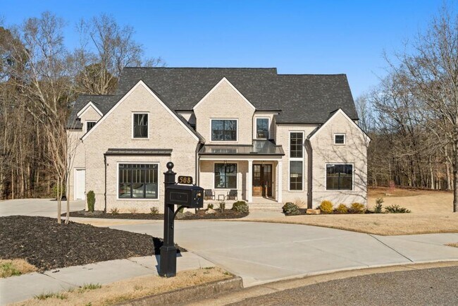 Building Photo - 568 Versailles Dr