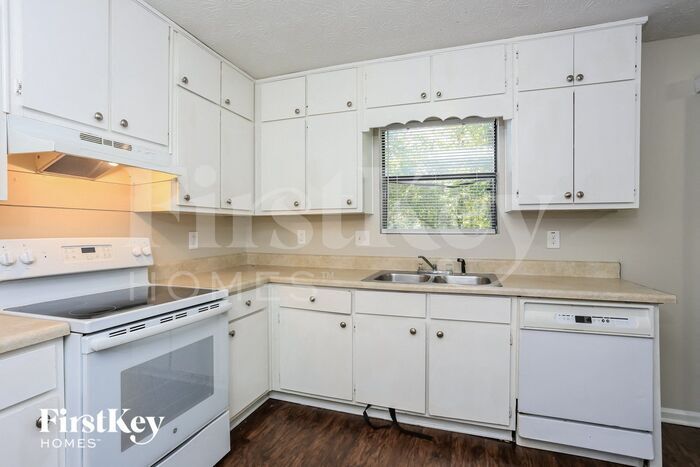 Building Photo - 3871 McGill Ln