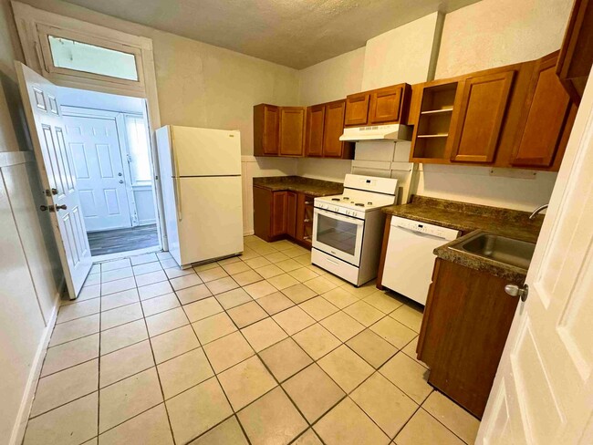 Building Photo - Nice single family 2 bedroom 1 bath home w...