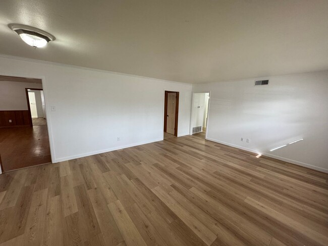 Building Photo - MOVE IN SPECIAL!! Central Lubbock-Beautifu...