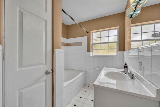 Building Photo - Winter Park Charmer