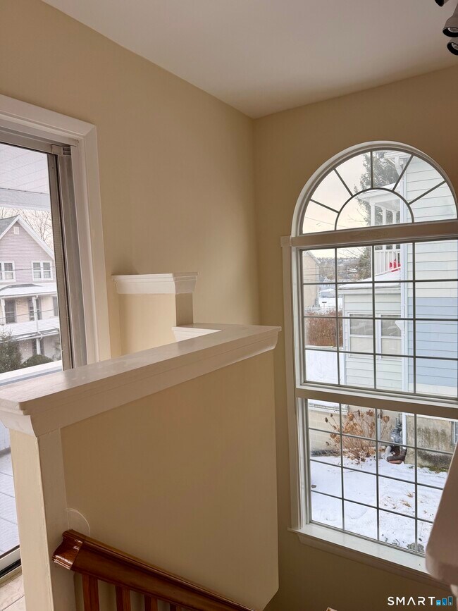 Building Photo - 40 Bassett St