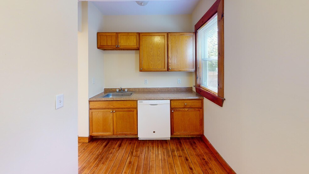 Primary Photo - 32 Martland Ave