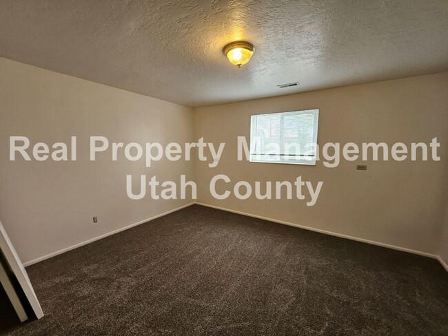 Building Photo - 1148 W 100 N