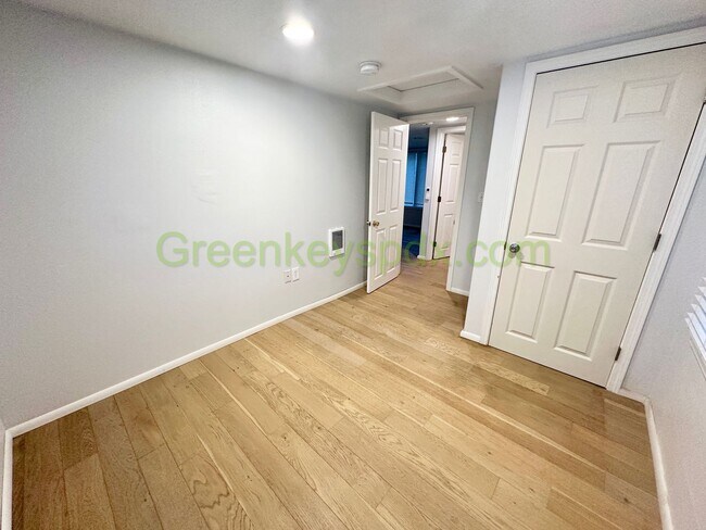 Building Photo - 10342-6935