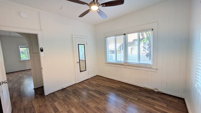 Building Photo - 3609 Leahi Ave