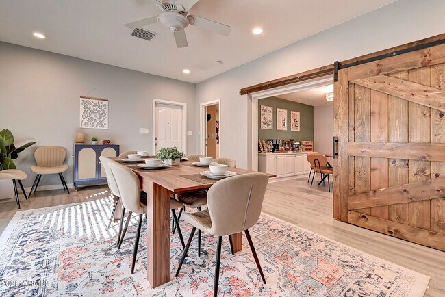 Building Photo - 1027 W 19th St