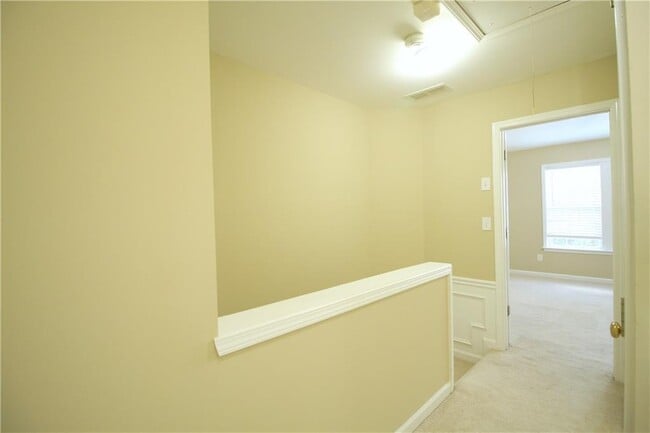 Building Photo - 3915 Howell Park Rd
