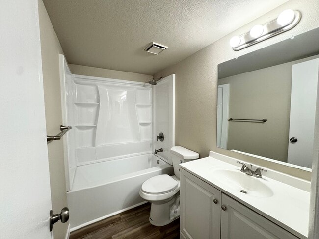 Building Photo - MOVE IN SPECIAL! 2 Bedrooms with Private Bathrooms | Walk-In Closets | Laundry Hookups