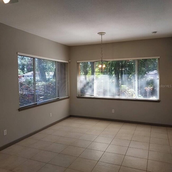 Building Photo - 5611 S Sherwood Ave