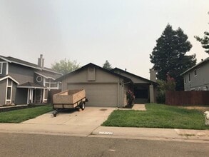 Building Photo - Great Antelope Home Located On a Court