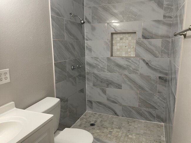 Building Photo - 18767 Forest Ln Cir