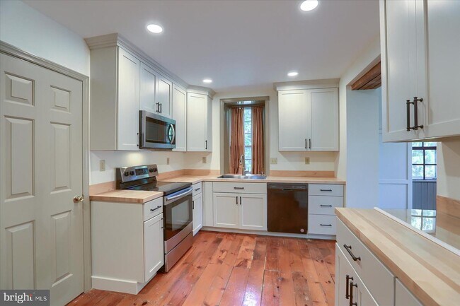 Building Photo - 4551 Colebrook Rd