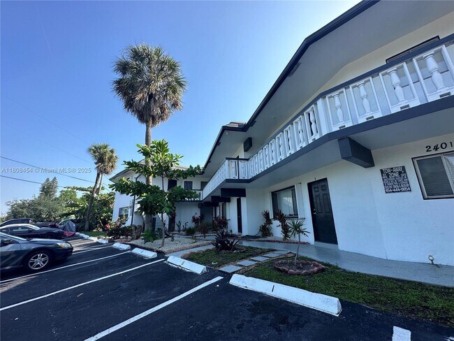 Building Photo - 2401 NW 9th Ave