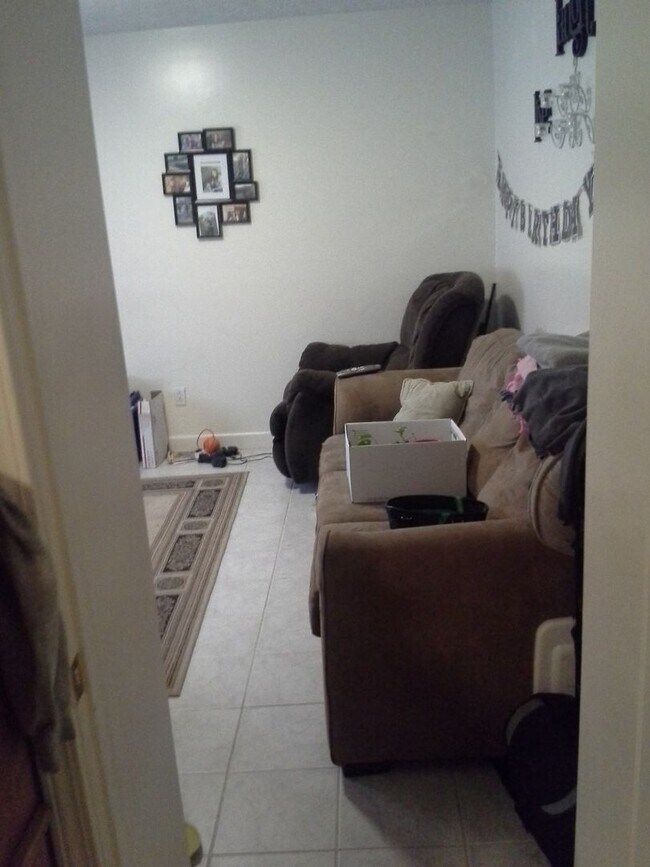 Building Photo - Cheeseplant Apartments