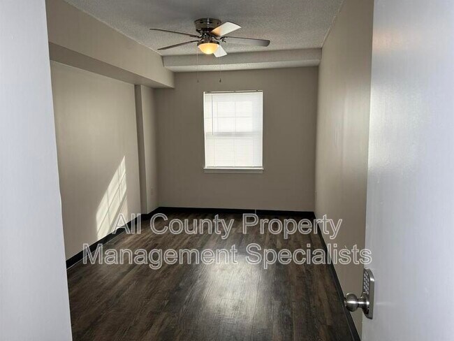 Building Photo - 2002 Greene St