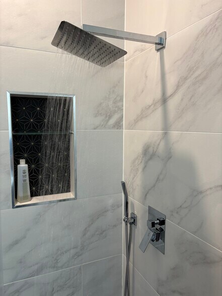 Building Photo - 2556 University Pl NW