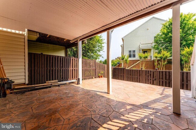 Building Photo - 43627 Pickett Corner Terrace
