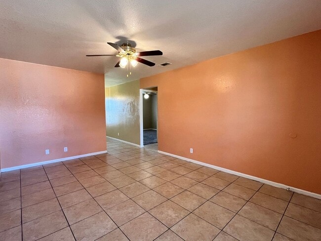 Building Photo - SECTION 8/HUD ACCEPTED - AVAILABLE NOW!