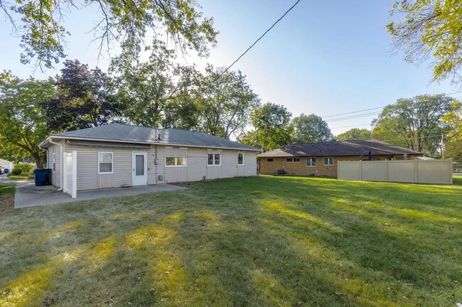 Building Photo - Beautiful 3-Bed 1.5-Bath House in Waterloo