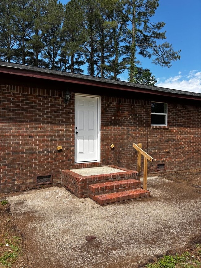 Building Photo - Remodeled Brick Ranch Home