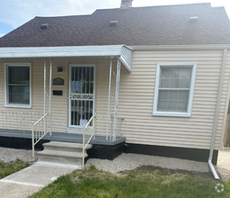 Building Photo - Renovated 3-Bedroom Home – We Welcome Sect...