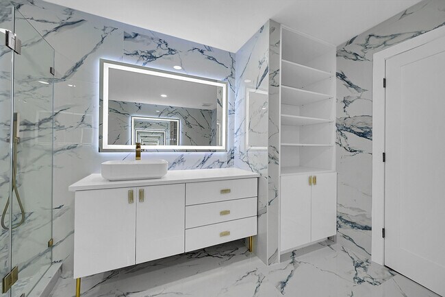 Building Photo - 7306 Michigan Isle Rd