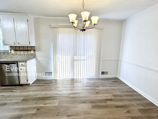 Building Photo - 704 Wilkes Dr