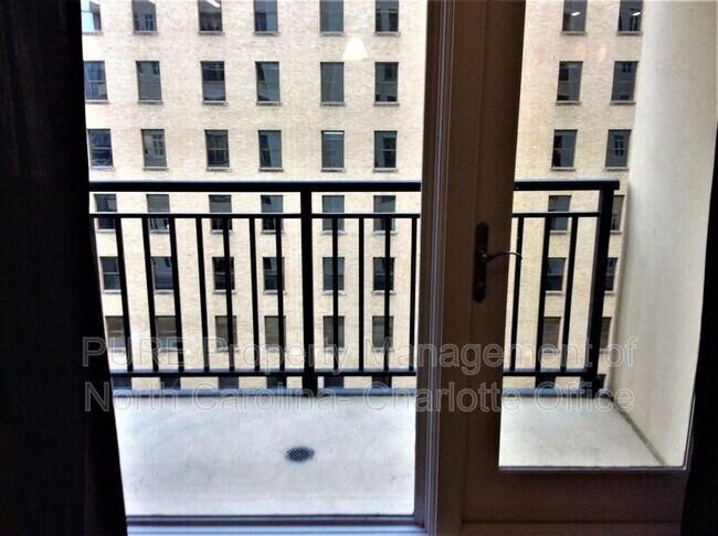 Building Photo - 230 S Tryon St
