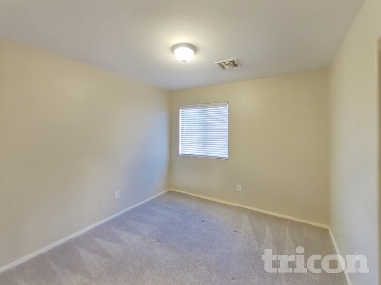 Building Photo - 1491 E Stirrup Ln