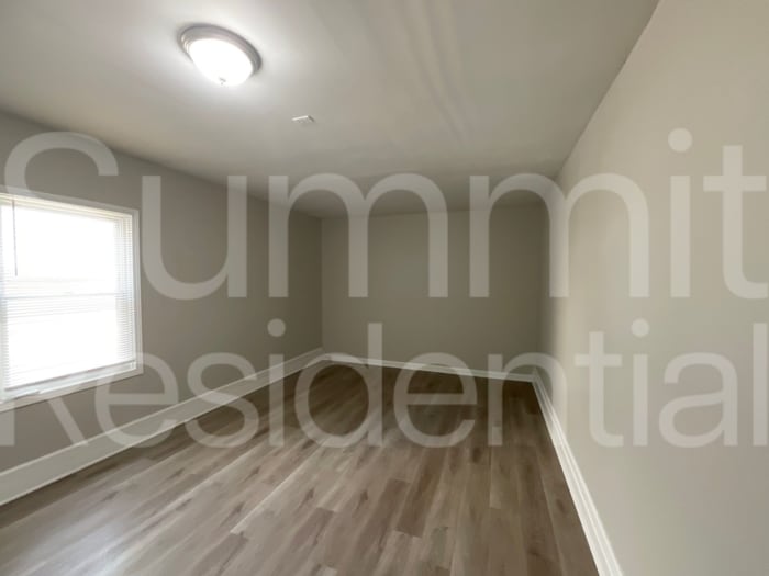 Building Photo - 7189 Ravenwood Ln