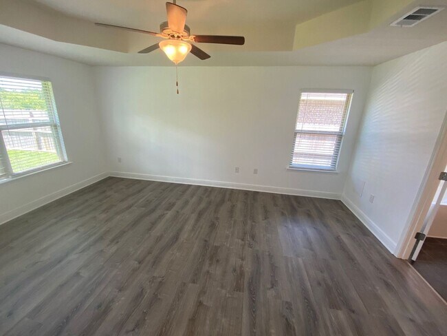 Building Photo - Gulf Breeze - Bay Ridge Park - 4 bedroom, 2 bathroom