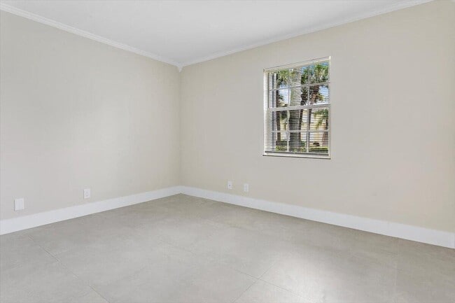 Building Photo - 700 Waterside Dr