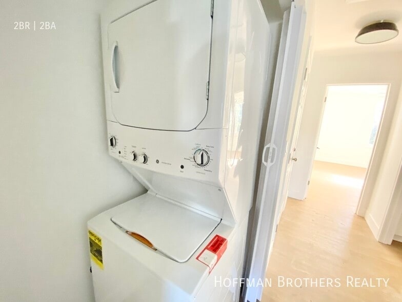 Building Photo - 1936 New England St