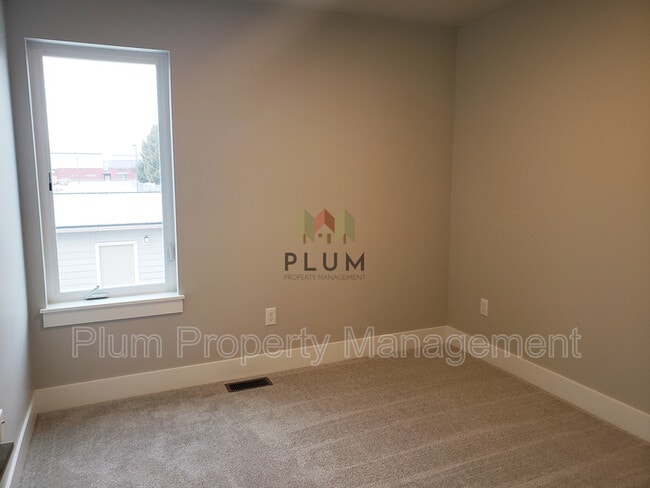 Building Photo - 4724 Giada Dr