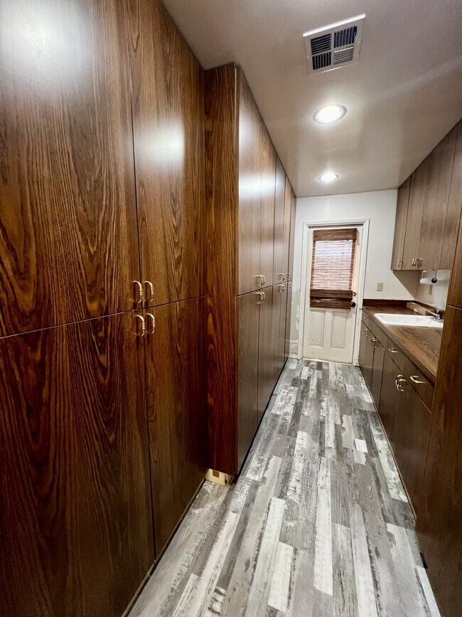 Building Photo - 6508 Landfair Dr