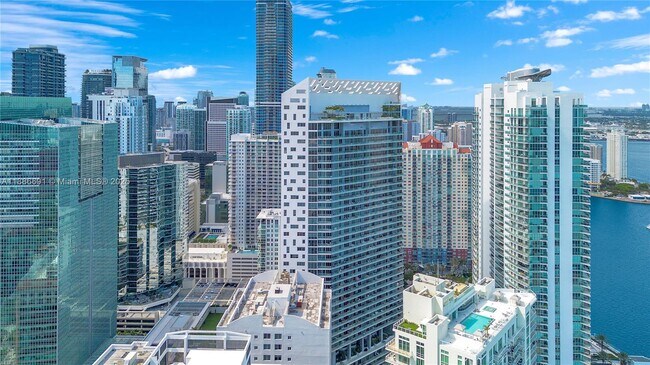 Building Photo - 1300 Brickell Bay Dr