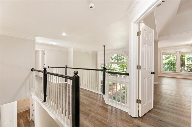 Building Photo - 330 Summerlin Dr