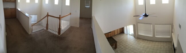 Building Photo - BEAUTIFUL TWO STORY 5 BEDROOM 3 BATH MERCE...