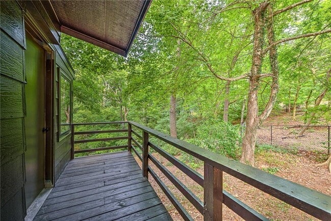 Building Photo - 6 Brompton Dr