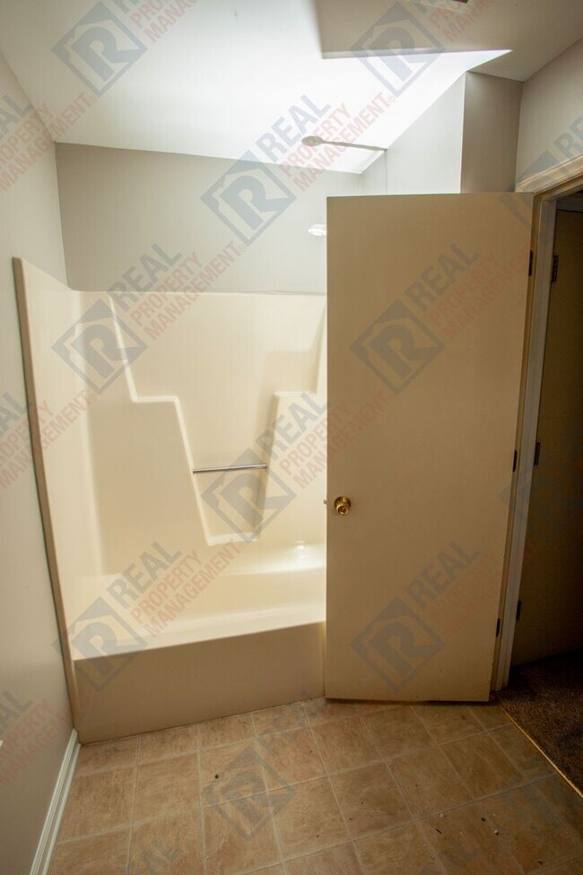 Building Photo - $1790 for Beautiful Durham Townhouse for Rent