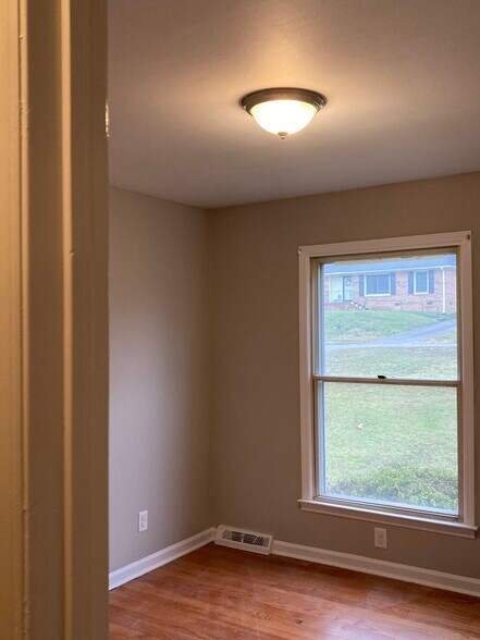 Building Photo - 5200 Peppercorn St